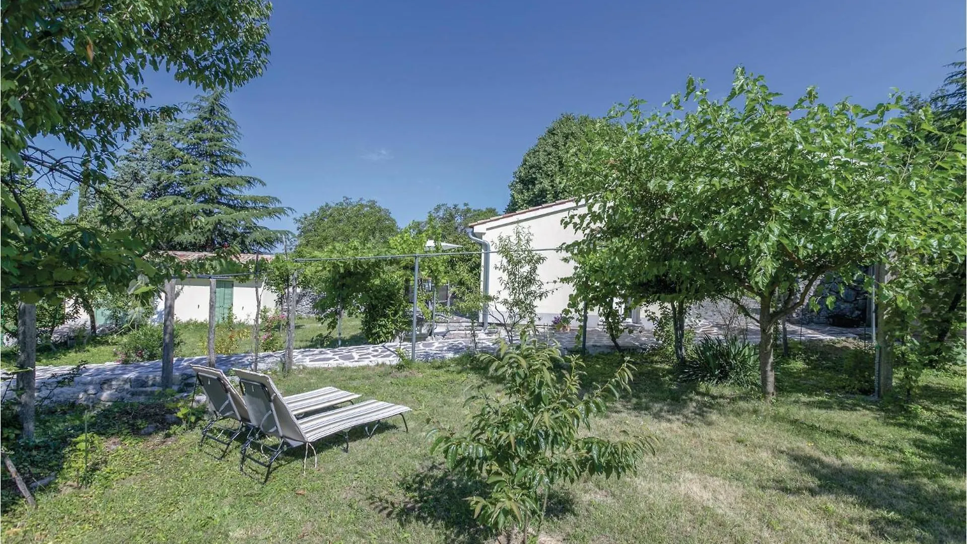 Hébergement de vacances Nice Home In Lupoglav With Kitchen